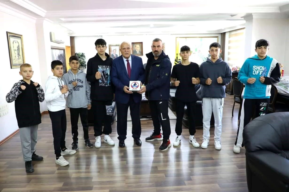 Akburak Boks Spor Kulübü, Bayburt Belediye Başkanı\'na ziyarette bulundu