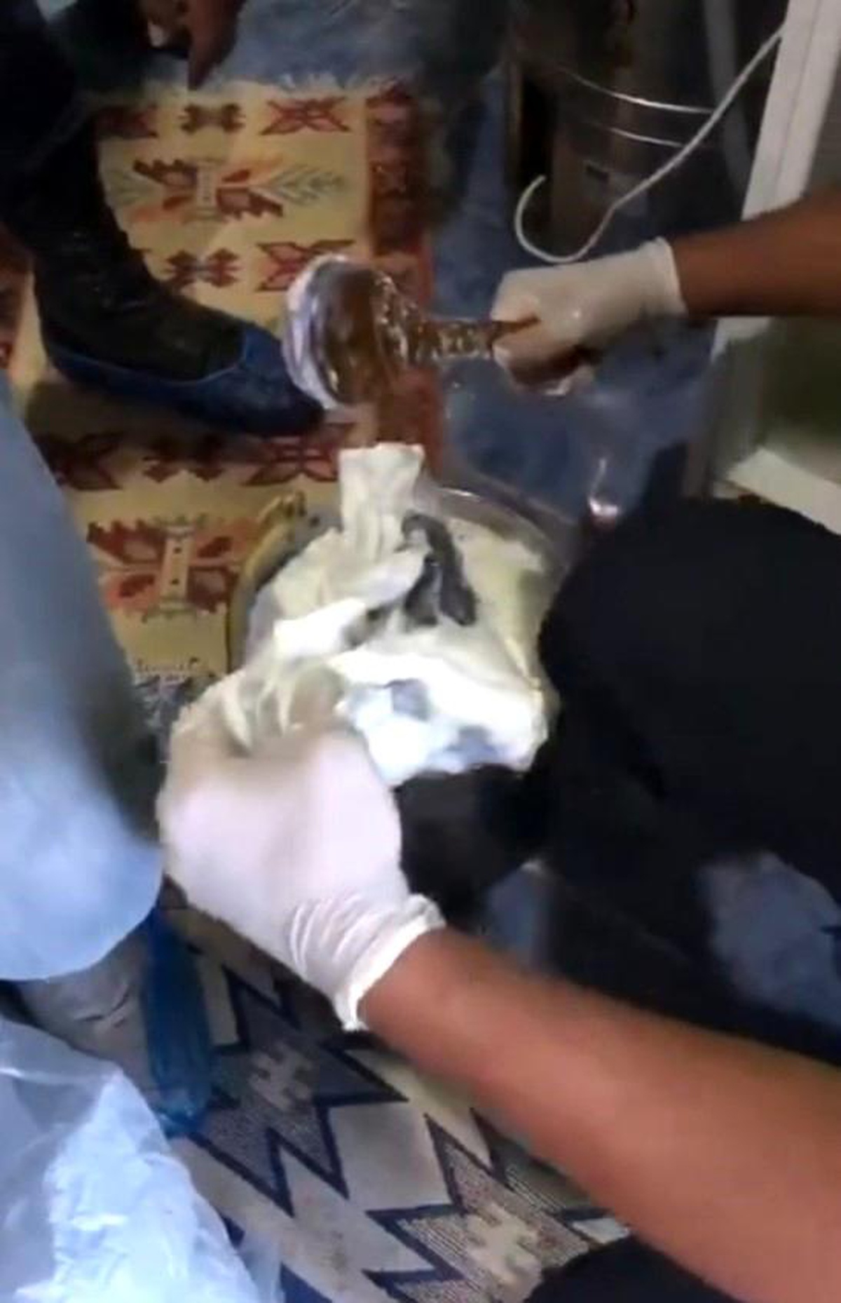 Afşin\'de Yoğurt Satırının İçinde Tabanca ve Suça Konu Malzeme Ele Geçirildi