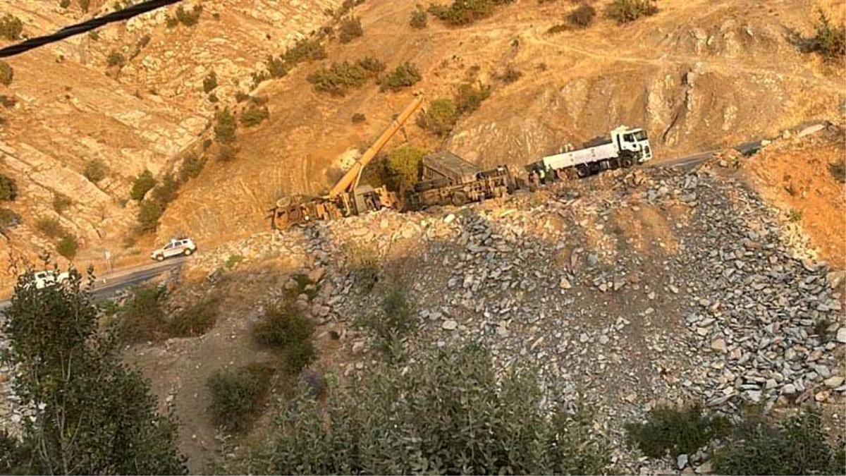 Şırnak\'ta askeri araç devrildi: 2 yaralı