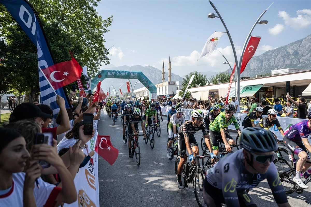 Tour of Türkiye\'nin ikinci etabını Jasper Philipsen kazandı