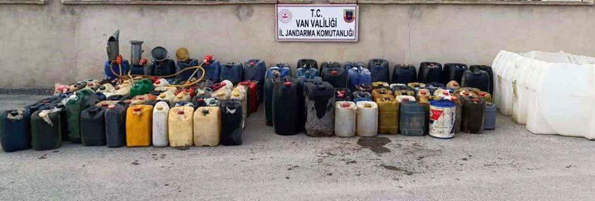 Van\'da Kaçak Akaryakıt Operasyonu: 2 Bin 100 Litre Motorin Ele Geçirildi