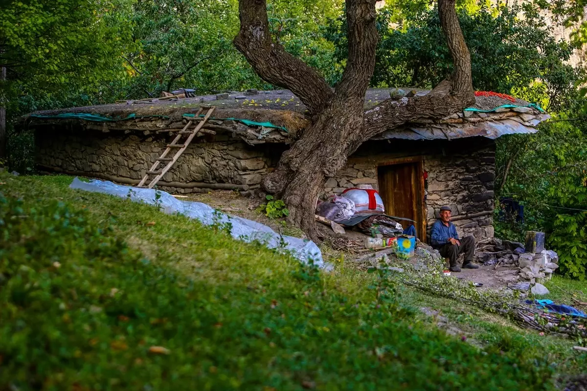 Van\'da doğaseverler Demirkazık köyünü gezdi