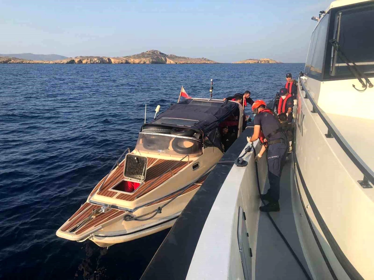 Muğla\'da Yunanistan sahil güvenlik unsurları tarafından geri itilen 22 düzensiz göçmen kurtarıldı