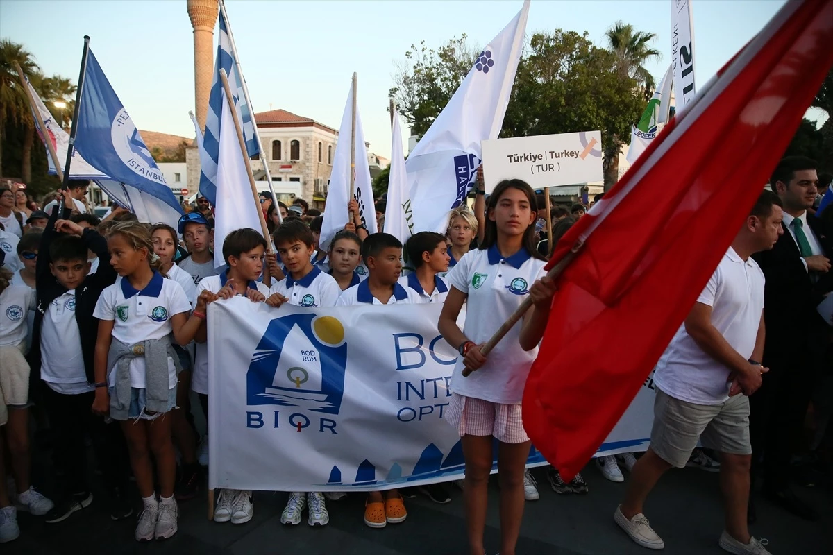 Bodrum Uluslararası Optimist Yarışları\'nda Kortej Yürüyüşü Gerçekleştirildi
