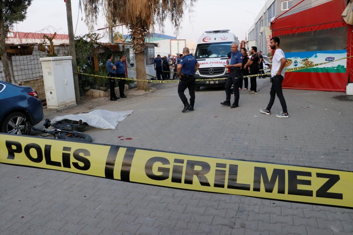 Adana\'da Bisiklet Süren Oğlunu Öldüren Baba Gözaltına Alındı