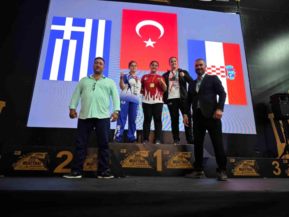 Adanalı sporcu Hatice Sizgen, 2023 IFMA Gençler Dünya Muay Thai Şampiyonası\'nda dünya şampiyonu oldu