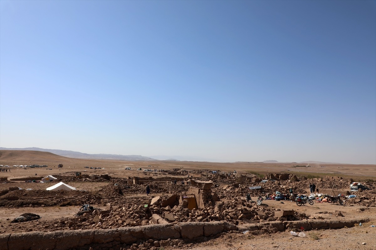Afganistan\'da Herat Vilayetinde Depremzedeler Yardım Bekliyor
