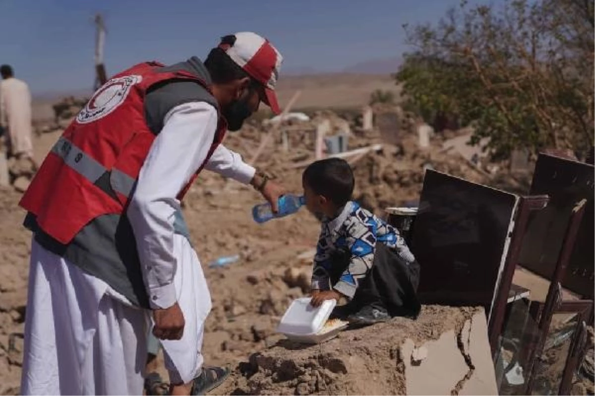 Afganistan\'daki depremde hayatını kaybedenlerin sayısı 2 bin 500\'e yükseldi