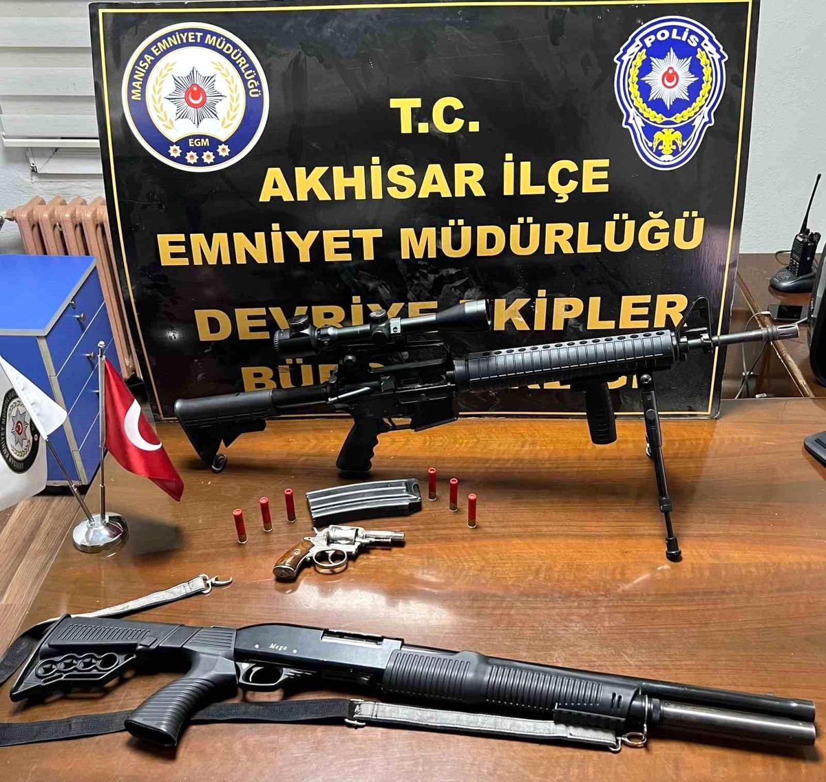 Manisa\'da Silah ve Mühimmat Ele Geçirildi