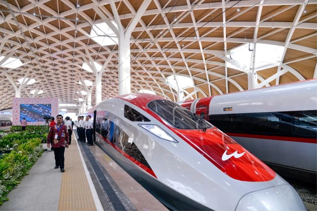 Çin\'in Endonezya\'daki Yüksek Hızlı Demiryolu Projesi
