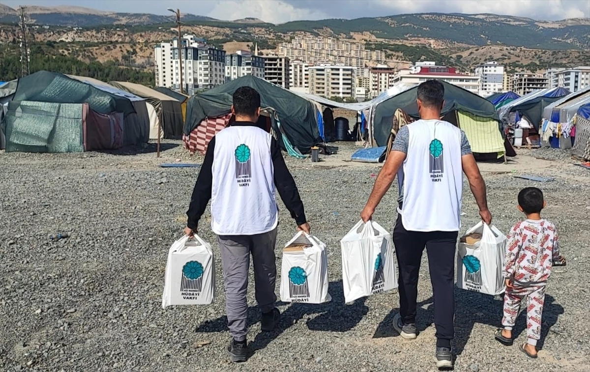 Aziz Mahmud Hüdayi Vakfı, Kahramanmaraş merkezli depremlerden etkilenenlere yardımlarını sürdürüyor