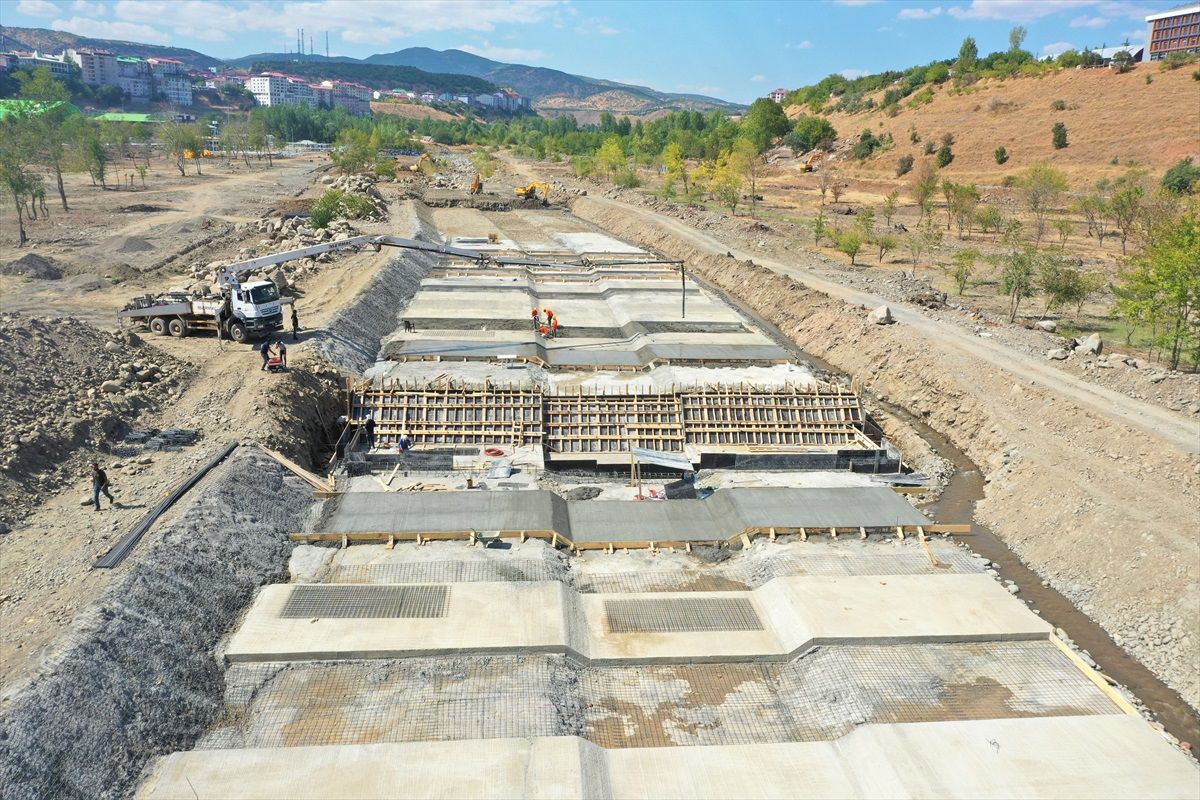 Bingöl\'de Çapakçur Çayı\'nda Taşkın Önleme Çalışmaları Devam Ediyor