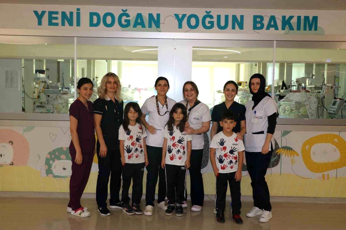 Üçüz bebekler doğdukları hastaneyi ziyaret etti