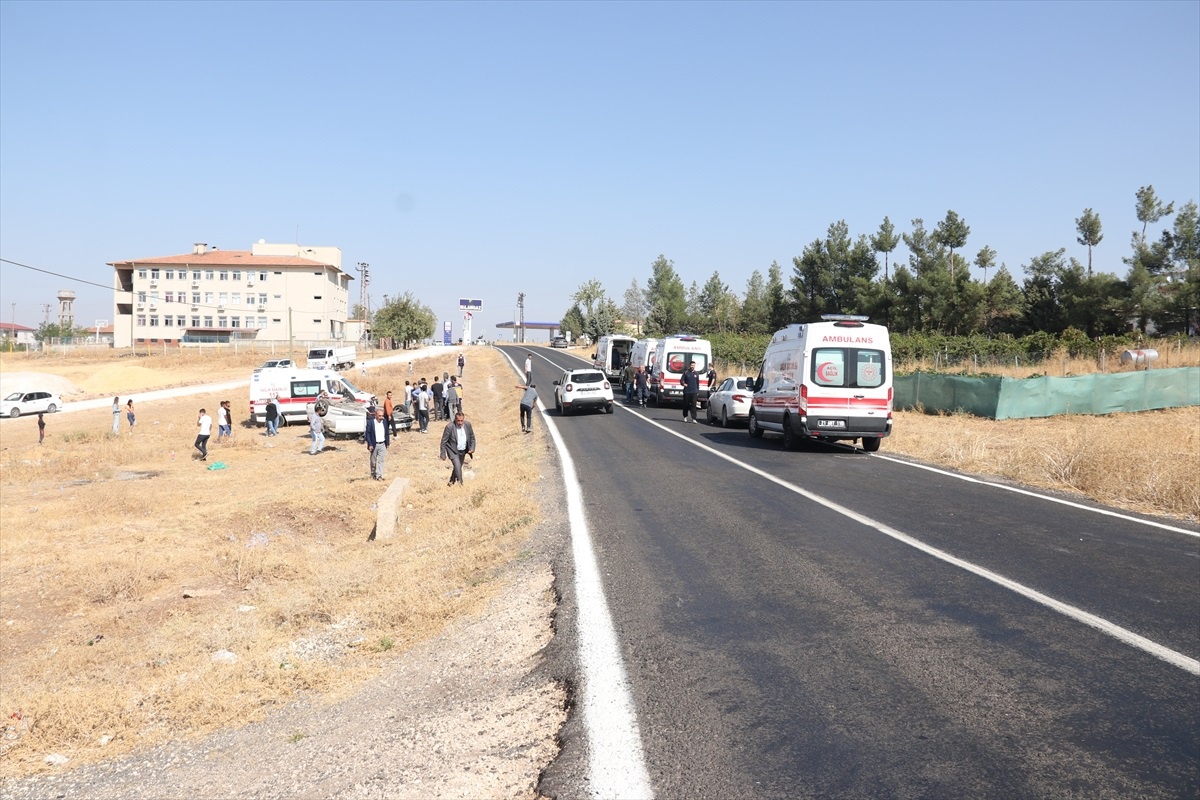 Diyarbakır Sur\'da takla atan otomobilde 5 kişi yaralandı