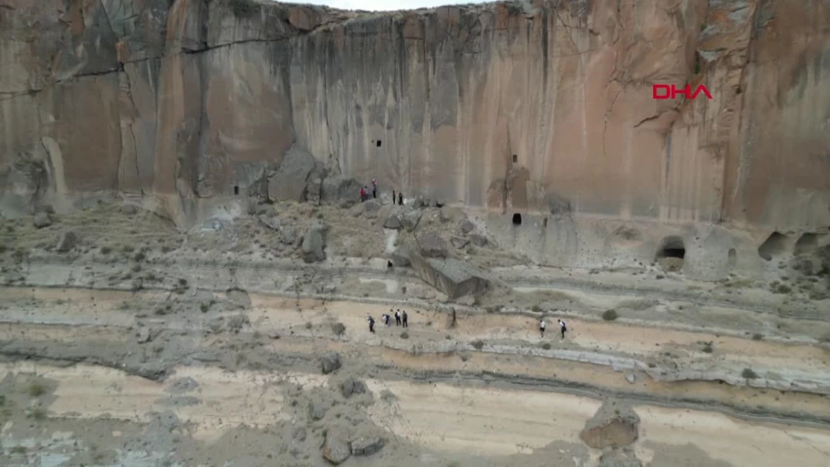Ağrı\'daki Meya Antik Kenti, Kapadokya\'yı anımsatıyor