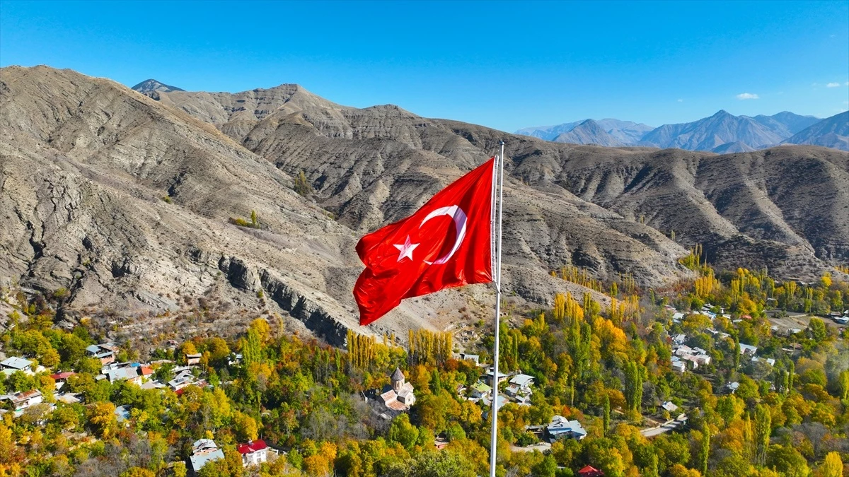 Erzurum\'un Tortum ilçesi sonbaharın renklerine büründü