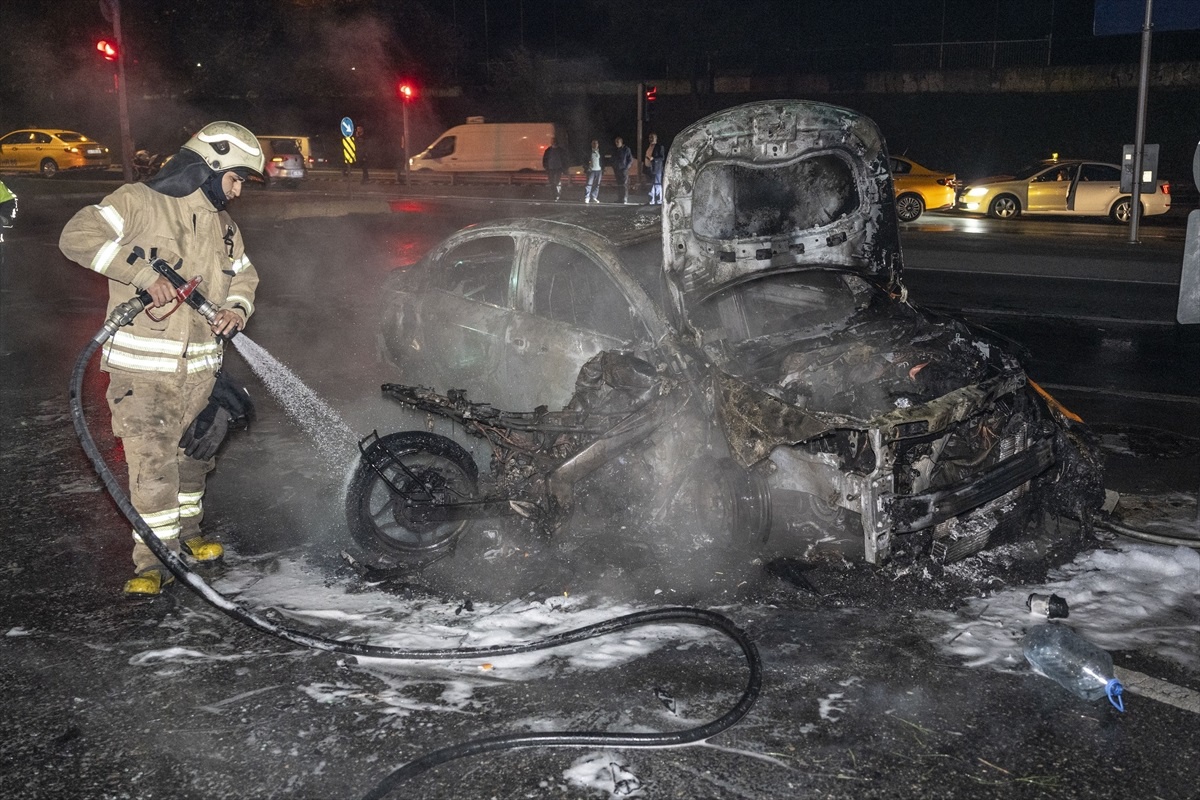 Gaziosmanpaşa\'da Taksi ile Motosiklet Çarpışması: 1 Ölü, 1 Ağır Yaralı