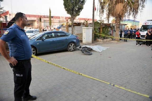 Adana'da Güvenlik Görevlisi Oğlunu Av Tüfeğiyle Öldürdü Adana'da Güvenlik Görevlisi Oğlunu Av Tüfeğiyle Öldürdü