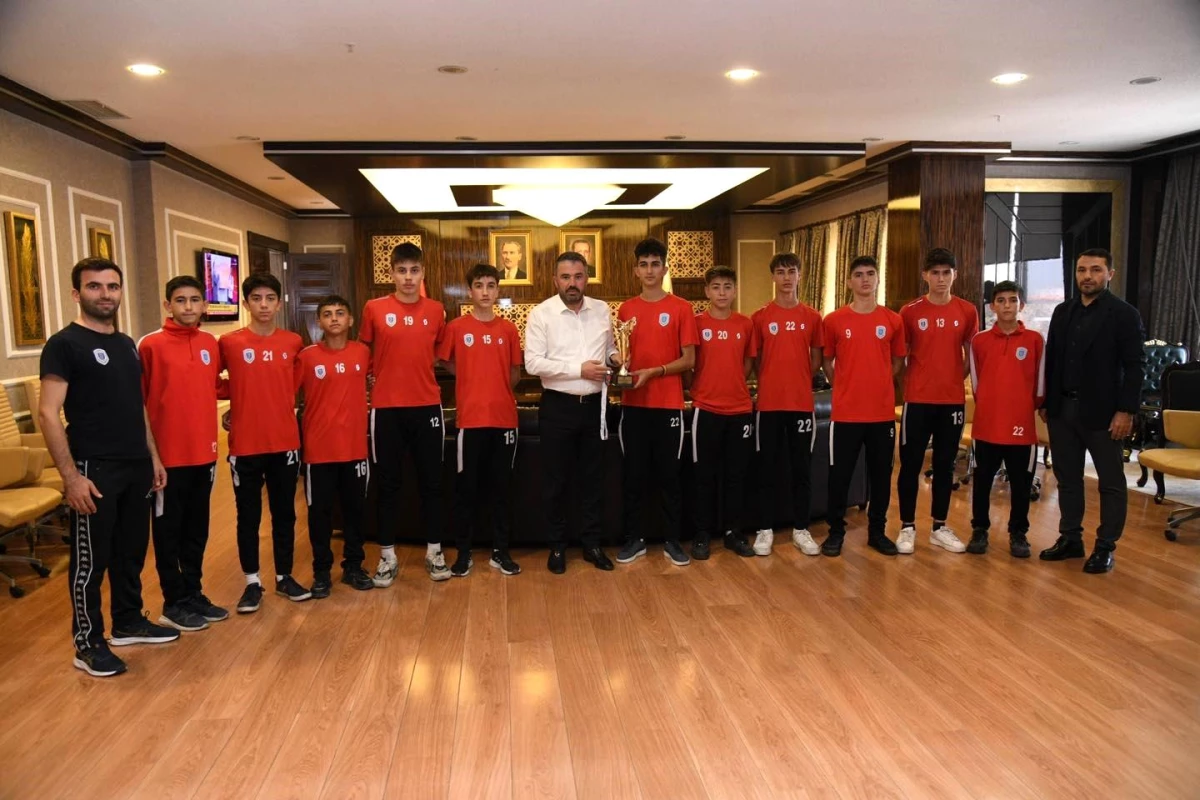 Pursaklar Belediye Spor Kulübü Başkanı Ertuğrul Çetin\'i ziyaret etti