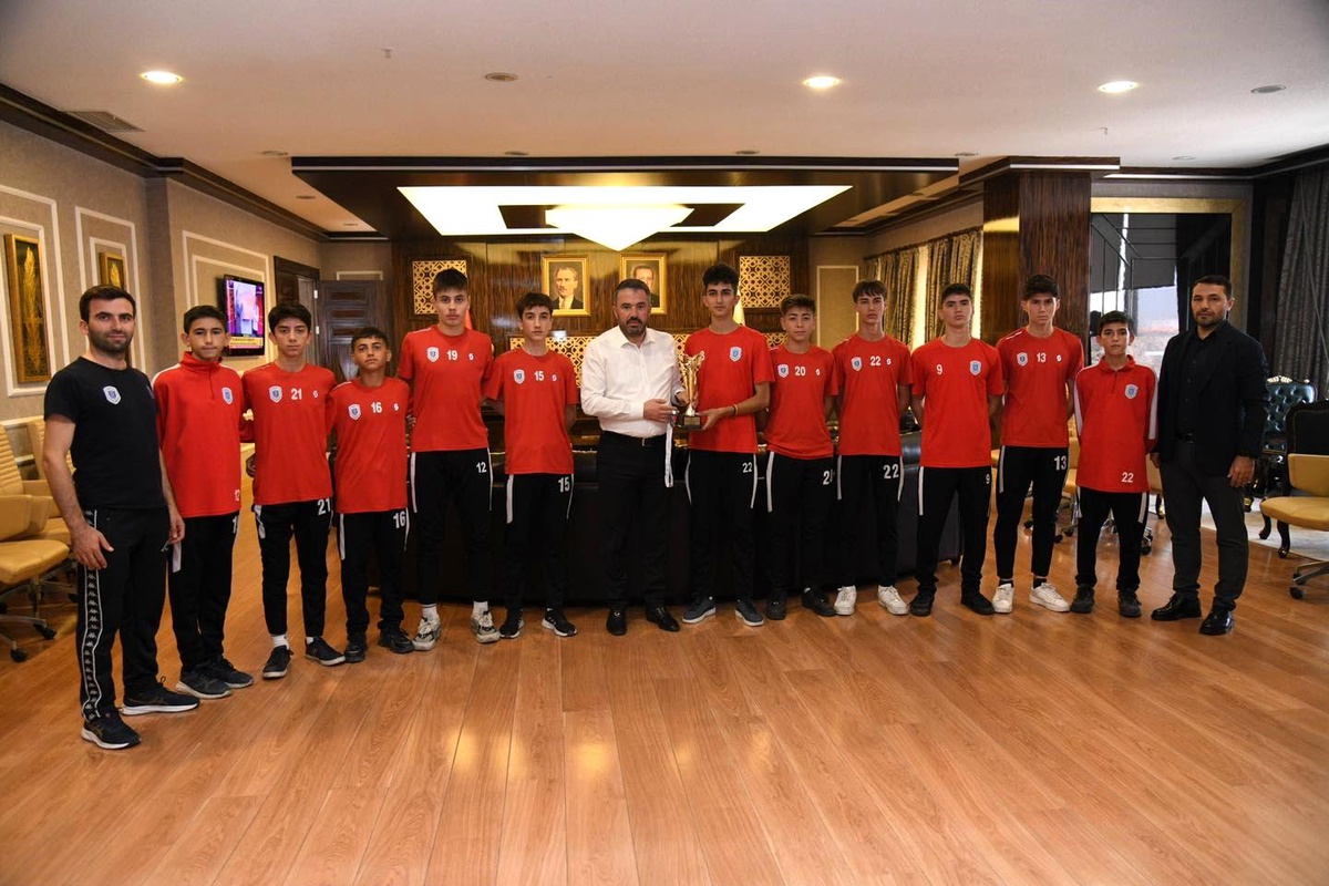 Pursaklar Belediye Spor Kulübü Başkanı Ertuğrul Çetin\'i ziyaret etti