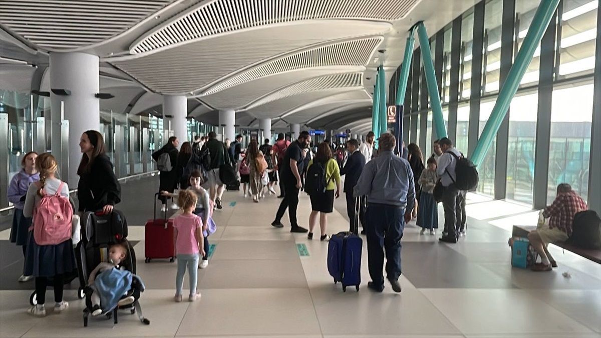 İsrail\'den ayrılan yolcular İstanbul Havalimanı\'ndan ülkelerine döndü