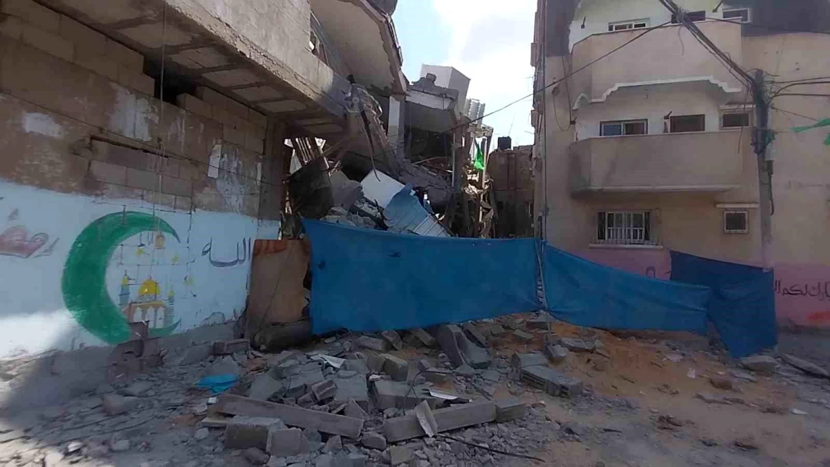 İsrail\'in Gazze Şeridi\'ne düzenlediği bombardımanlarda 12 cami vuruldu