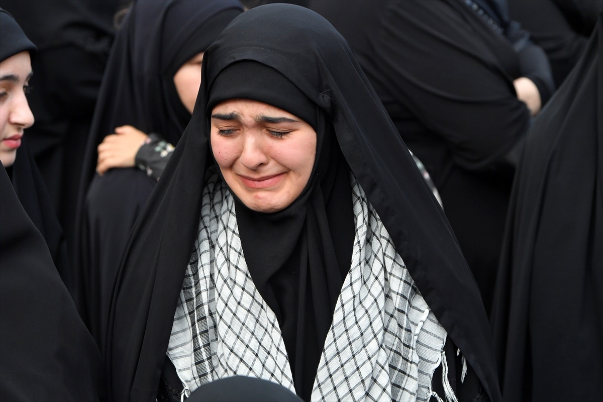 İsrail\'in saldırısında hayatını kaybeden 3 Hizbullah üyesi son yolculuklarına uğurlandı