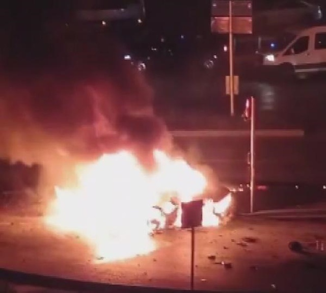 GAZİOSMANPAŞA'da Trafik Kazası: 2 Genç Hayatını Kaybetti