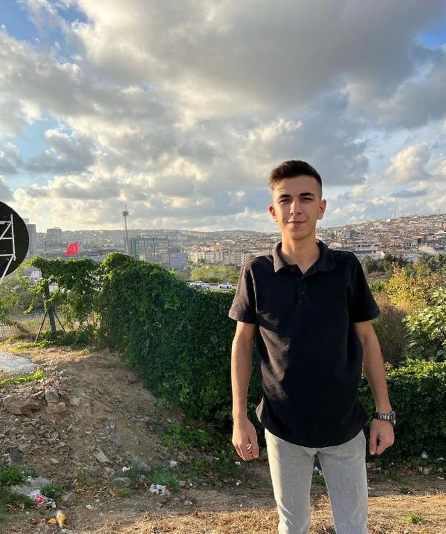 GAZİOSMANPAŞA'da Trafik Kazası: 2 Genç Hayatını Kaybetti