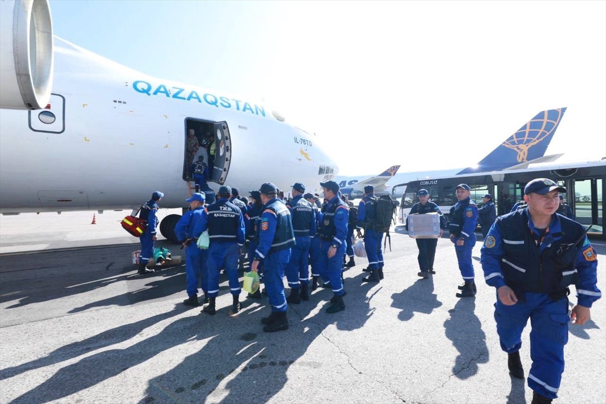 Kazakistan, depremden etkilenen Afganistan\'a yardım gönderdi