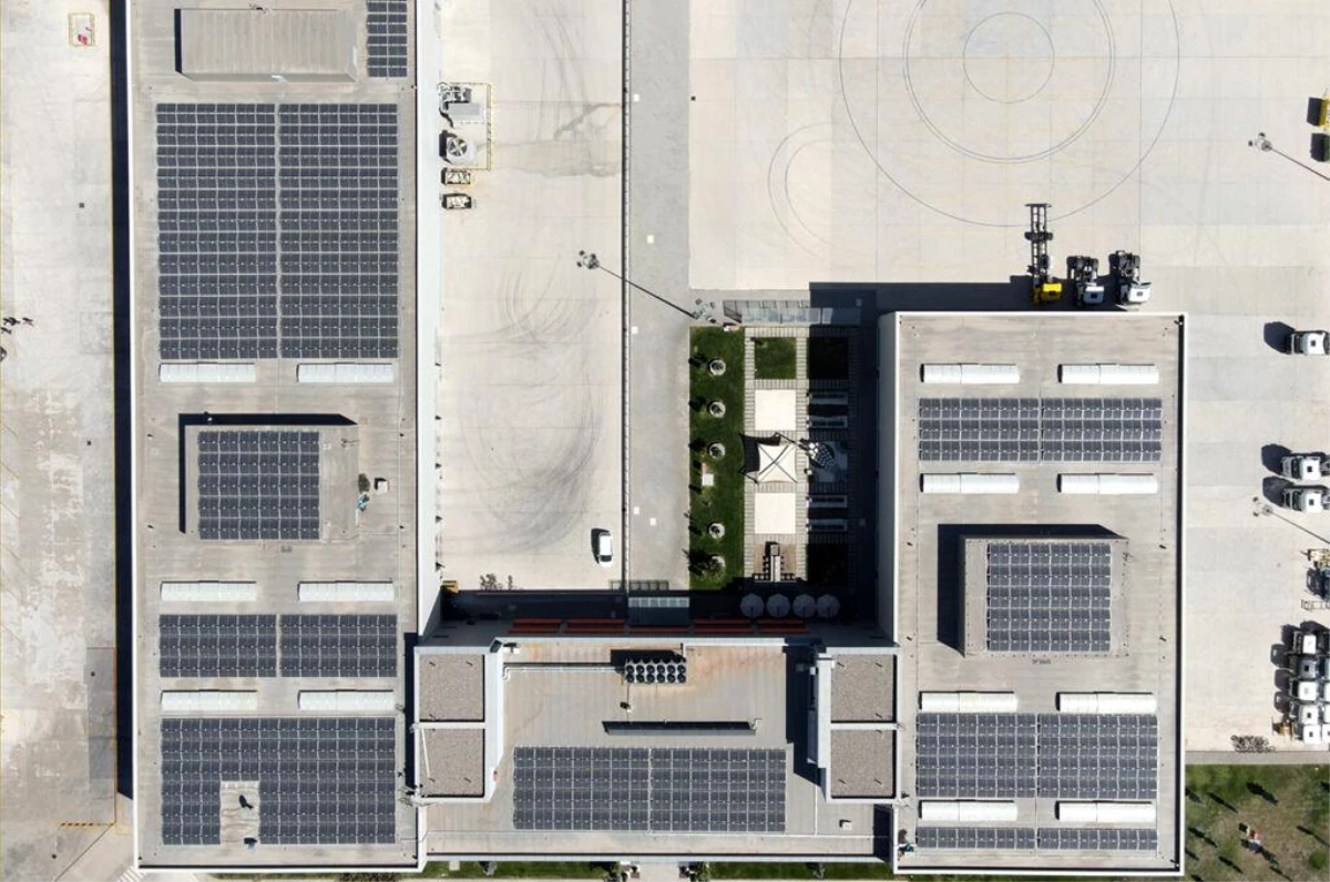 Mercedes-Benz Türk, Aksaray Kamyon Fabrikası\'nda Güneş Enerjisi Santralini Devreye Aldı