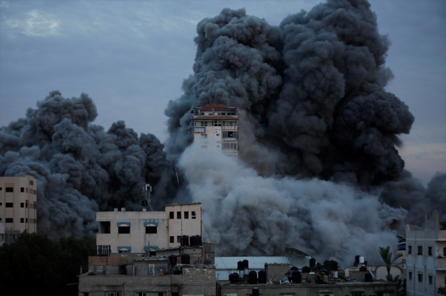 Netanyahu, Gazze'yi yerle bir ettikleri anları bu notla paylaştı: Tüm gücümüzle devam edelim
