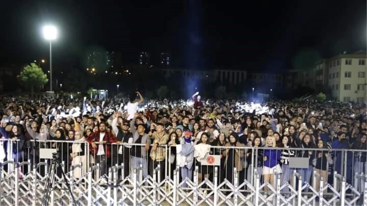 Nevşehir Belediyesi Üniversite Öğrencileri İçin Hoş Geldin Konseri Düzenledi