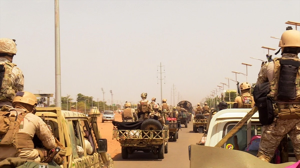 Nijer\'deki Fransız Askerleri Ülkeden Ayrılmaya Başladı