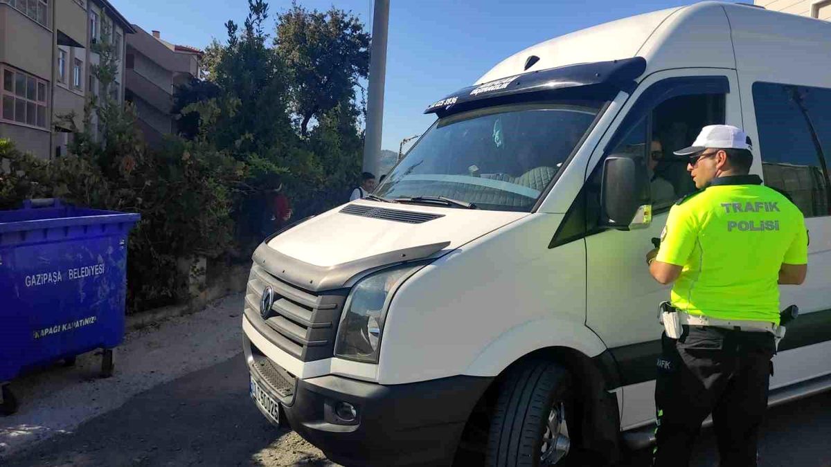 Antalya\'da Okul Servislerine Denetim