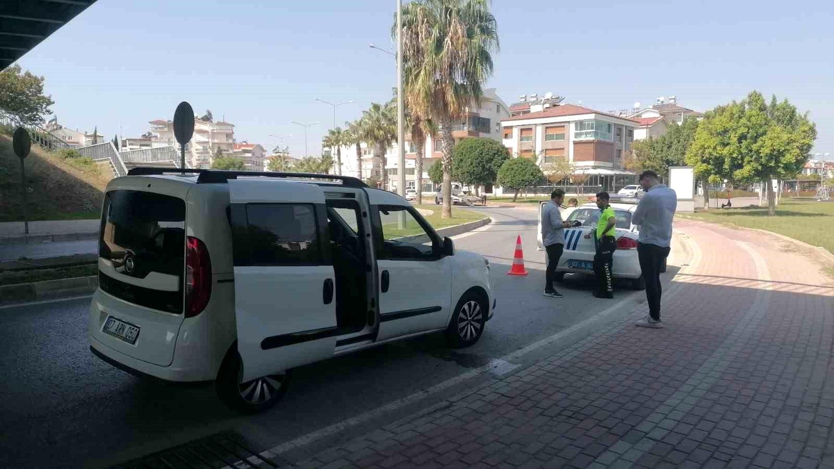 Antalya\'da Korsan Taşımacılık Yapan Sürücüye Yüksek Cezalar Verildi