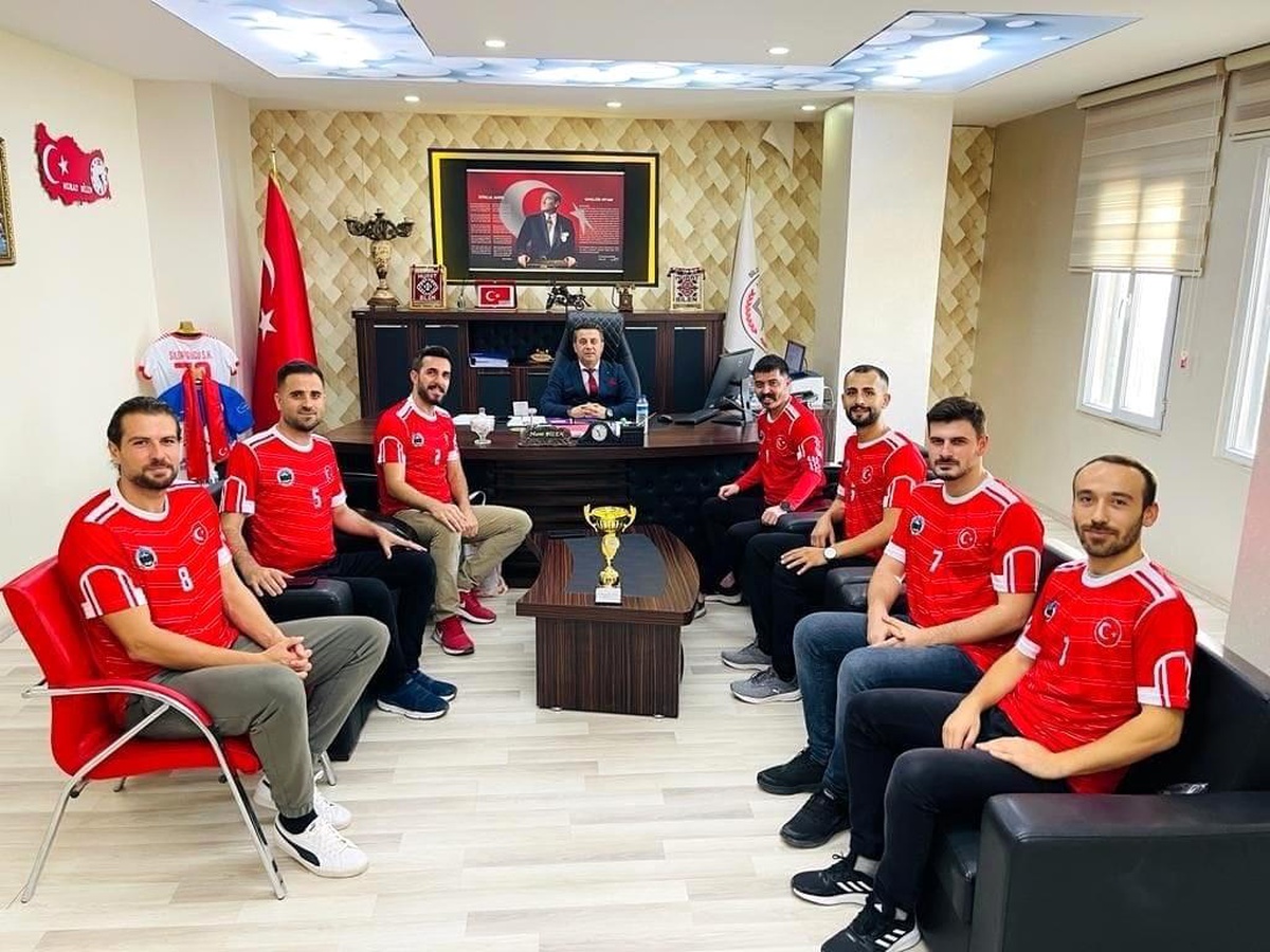 Şırnak\'ın Silopi ilçe voleybol takımı bölge finallerine yükseldi