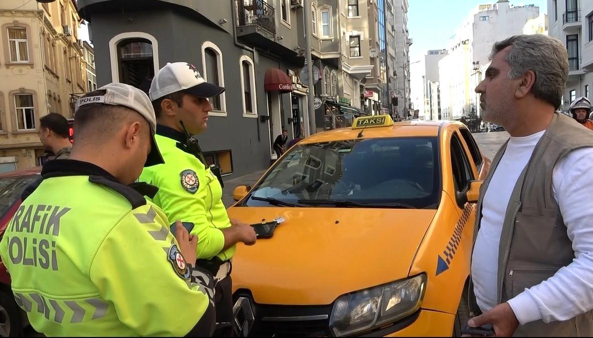 Taksim\'de Ticari Taksi Denetimi: Kurallara Uymayanlara Cezalar Kesildi