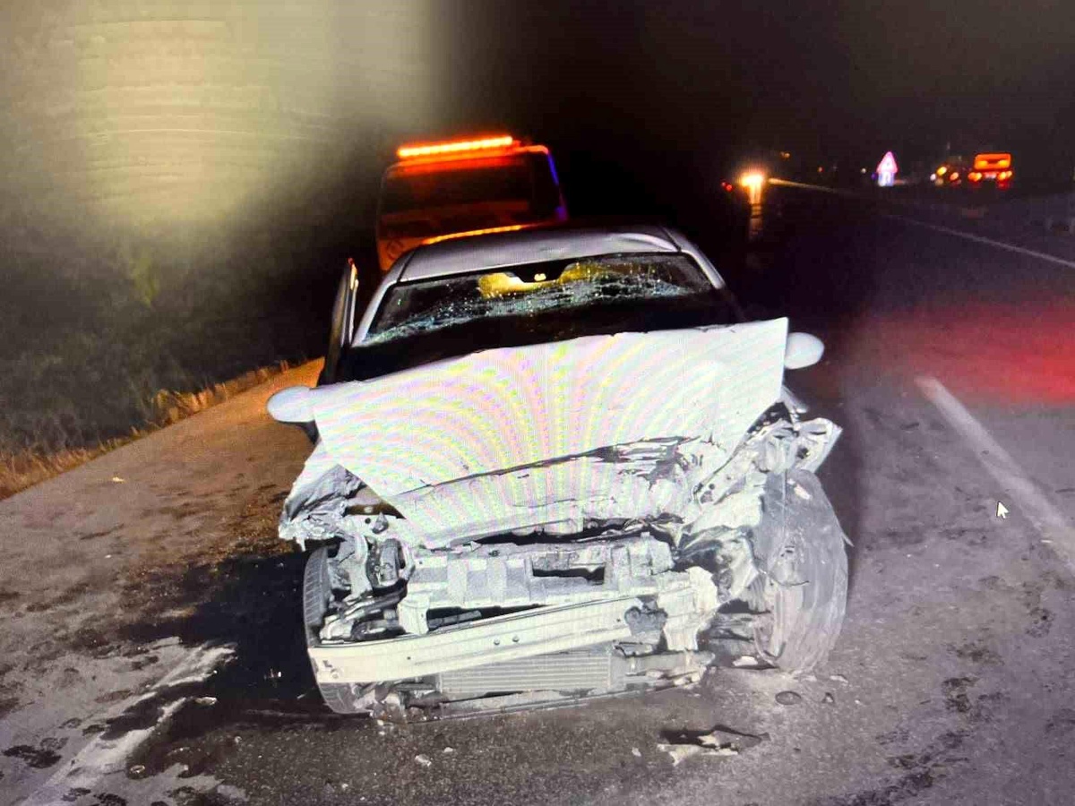 Afyonkarahisar\'da Tıra Arkadan Çarpan Otomobilin Sürücüsü Hayatını Kaybetti