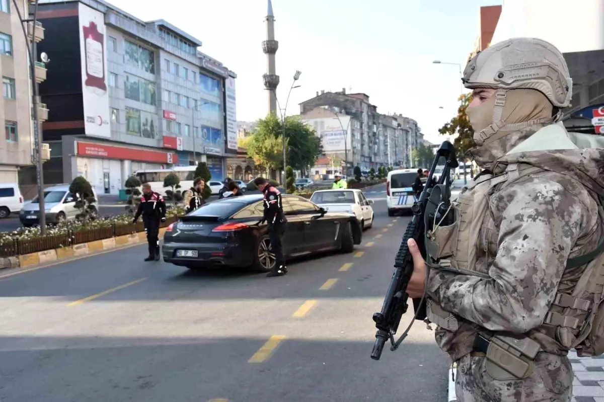 Nevşehir\'de Helikopter ve İHA Destekli Operasyon: 82 Gözaltı