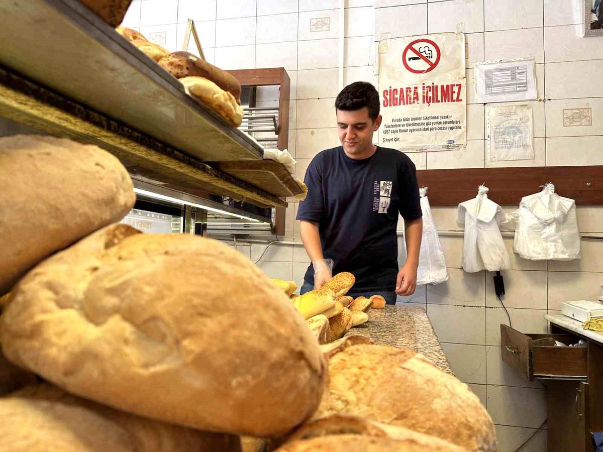 Eskişehir\'de Uluslararası Ticaret Bölümü Mezunu Oğuzhan Akbal, Baba Mesleği Fırıncılığa Döndü