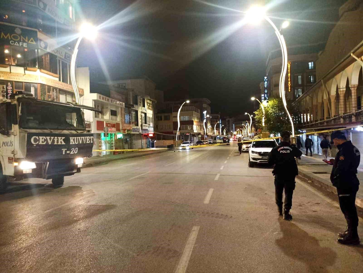 Van\'da Şüpheli Torbadan Turşu Bidonu ve Kışlık Sebze Çıktı