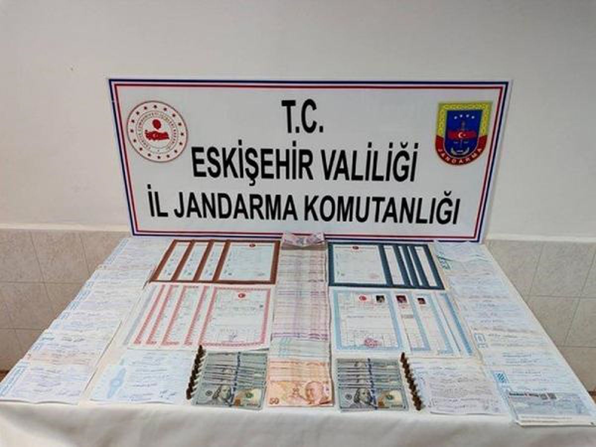 Eskişehir\'de Tefecilik Operasyonu: 4 Milyon Liralık Senet ve Tapu Belgesi Ele Geçirildi