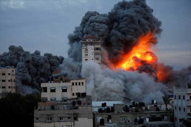 Abluka altındaki Gazze'de hayat durma noktasında! Enerji santralinin yakıtı bitiyor, saat 14.00'ten sonra elektrik olmayacak Abluka altındaki Gazze'de hayat durma noktasında! Enerji santralinin yakıtı bitiyor, saat 14.00'ten sonra elektrik olmayacak