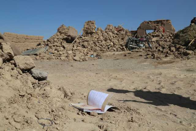 Afganistan, 11 dakika arayla 6,3 ve 5 büyüklüğünde iki depremle sarsıldı Afganistan, 11 dakika arayla 6,3 ve 5 büyüklüğünde iki depremle sarsıldı