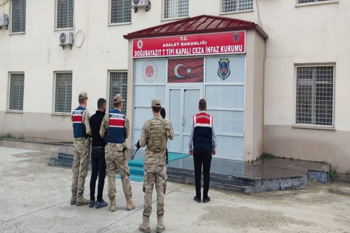 Ağrı\'da 33 Farklı Dolandırıcılık Suçundan Aranan Firari Hükümlü Yakalandı