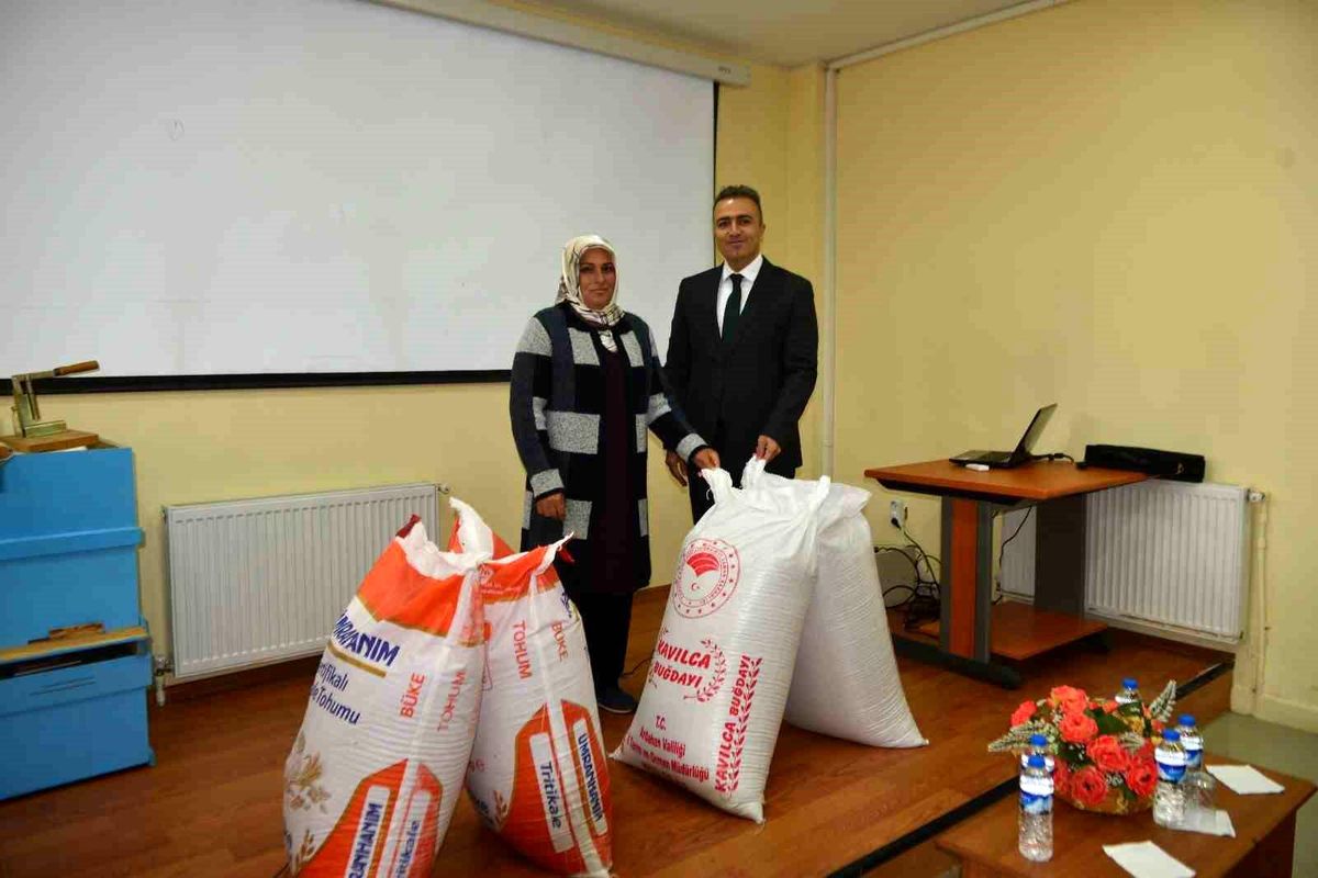 Ardahan\'da 431 Üreticiye Tritikale ve Kavılca Tohumu Dağıtıldı