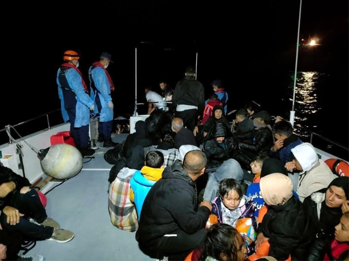 Ayvalık\'ta 45 düzensiz göçmen Sahil Güvenlik tarafından kurtarıldı