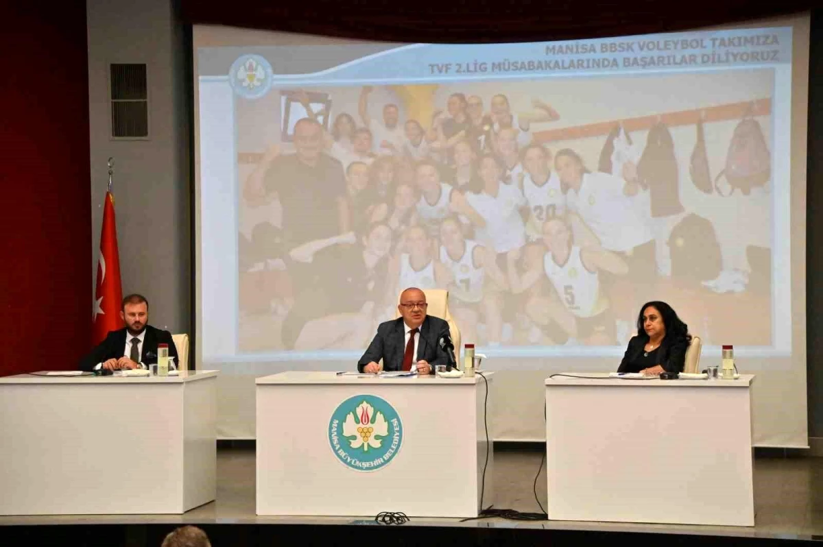 Manisa Büyükşehir Belediye Başkanı Cengiz Ergün, Manisa Büyükşehir Belediyespor\'un başarılarını kutladı