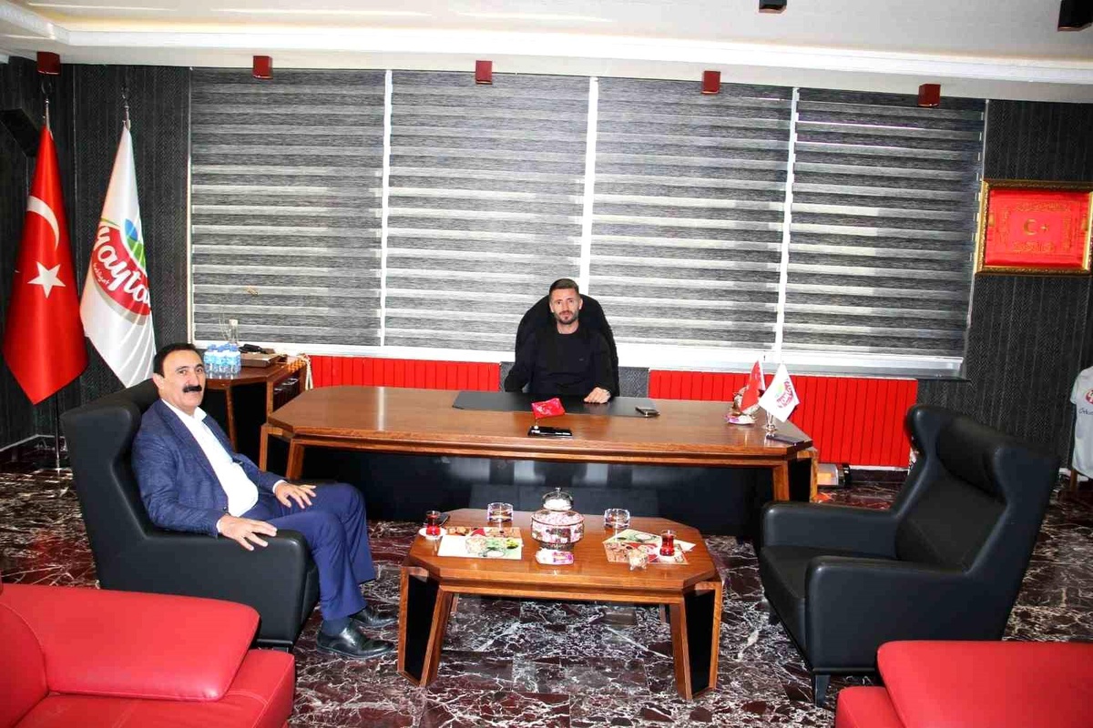 Van Ticaret Borsası Başkanı, Ahlat\'taki Tarım Firmalarını Ziyaret Etti